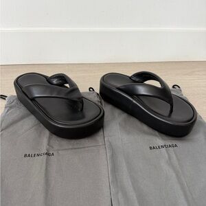 Balenciaga women’s platform thong sandals, black 36